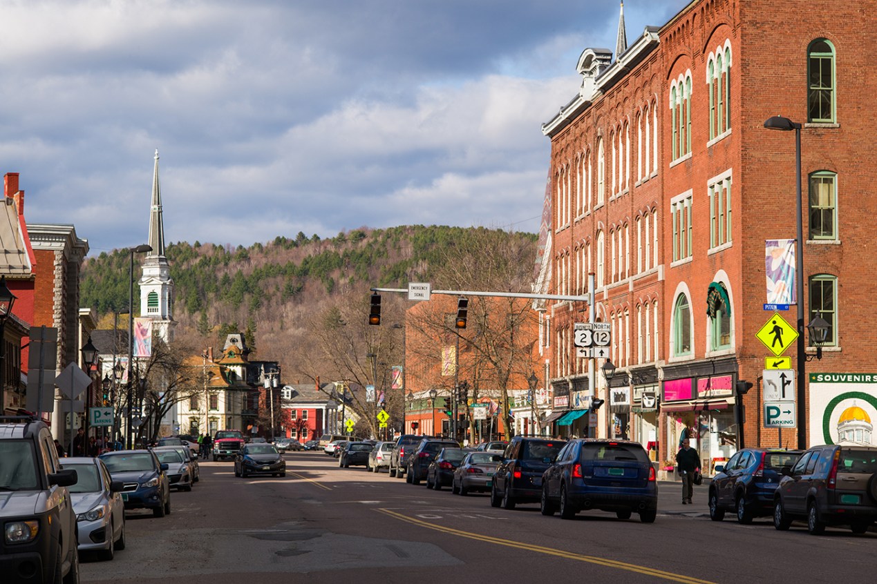 Building salong Main Street in Montpelier, Vermont
