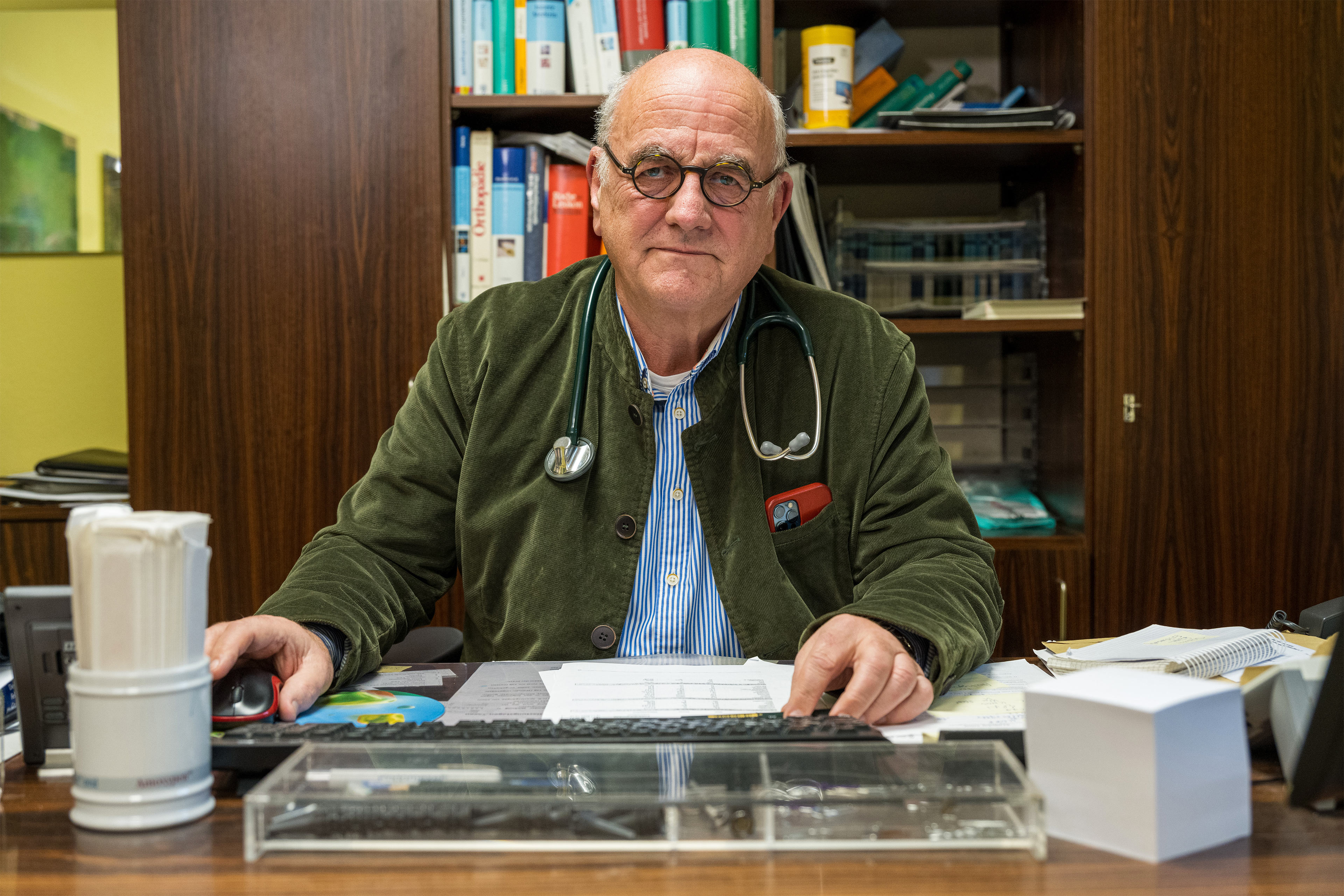 A photo shows Dr. Eckart Rolshoven sitting at a desk for a picture.
